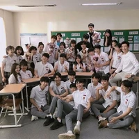 Cả lớp (trừ những ai cần trừ)