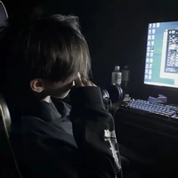 Trịnh Gia Tuấn- em trai cô