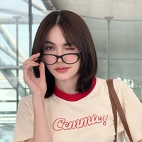 Charlotte (cô)(em)