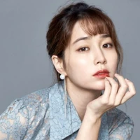 Nguyễn Ngọc Ánh( chị của cô)