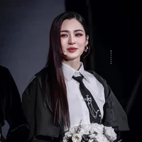 LingLing Sirilak Kwong _cô_