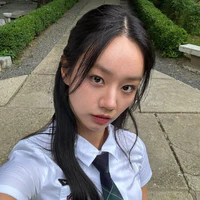 Lee Hyeri [17 tuổi]