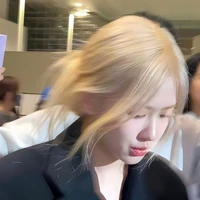 Park Chaeyong (  chị )