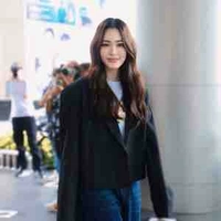 Lingling Sirlak Kwong ( cô )