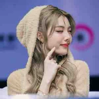 Orm Kornaphat Sethratanapong( nàng)