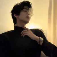 Hoàng Trạch ( anh cả)