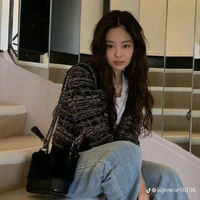 Jennie(chị lisa)