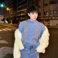 QHùng