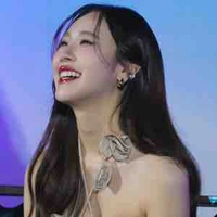 June (chị)