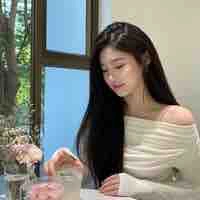 Hàn Thuý Uyên_Zuly(bạn cô)