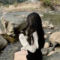 Hoàng Ngọc Ngân (em họ Duy)