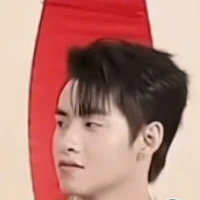 hùng
