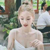 Mona _chị gái captain