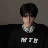 Trần hoàng Phú(anh trai nu9)