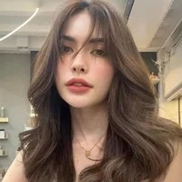 Charlotte austin( bạn nàng)