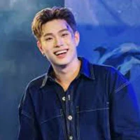 dương đeo mic