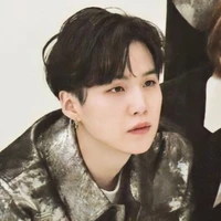 Min Yoongi - hắn