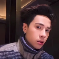 tao là ng tạo ra truyện nè😑