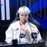 Betroc/ Phạm Nhật Hào