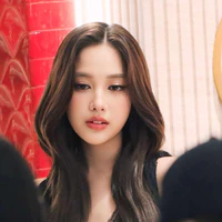 Freen Sarocha Chankimha ( cô )