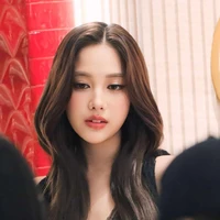 Freen Sarocha Chankimha ( cô )