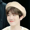 Baekhuyng(mẹ Jin)