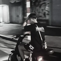 Hoài Nam (anh 2/red)