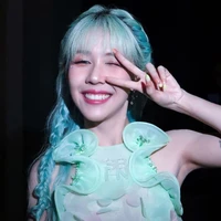 hoàng thuý hậu (  cậu út )