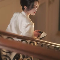 Vũ Thiên Thư/bà