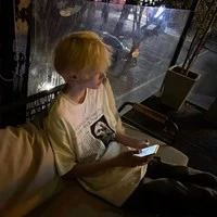 Lâm Khánh Hoàng  ( anh trai nu9)