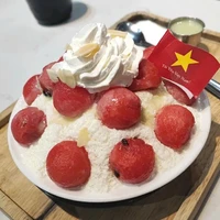 2 nhỏ tg nhưng chỉ có 1