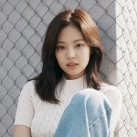 Jennie ( chị )