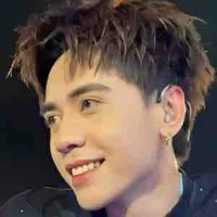 Quang Hùng (phone)