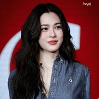 Ling Ling Kwong ( cô )