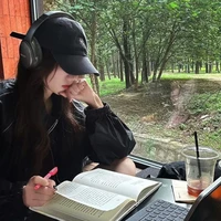 Lục Yến Vy ( Chị ruột na9 )