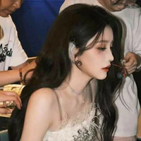 Vương Quỳnh Thy ( lớp trưởng )