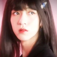 Hạ Tina ( chị họ của Lâm)