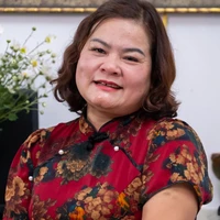 Lê Thị Nghĩa(Mẹ anh)