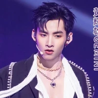 hùng hoàng huỳnh