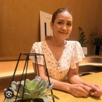 Chitthip Bruschweiler ( mẹ Cô )