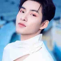 Hùng Huỳnh 