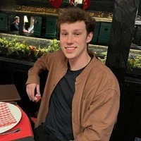 Nolan(Anh ghệ của Karl)