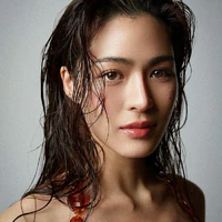 Lingling Kwong (Cô)