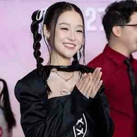 Lê Huỳnh Bảo Ngọc (Chị)