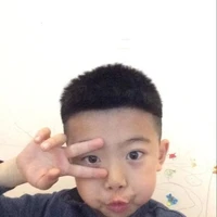 Trương Hàm Thụy( 7 tuổi )