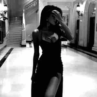 Phùng Uyển Linh  (mẹ hắn)