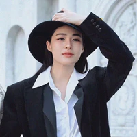 Lingling Kwong [Chị]