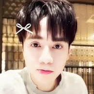 Lê Quang Hùng (phone)