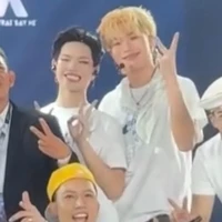 Nhỏ này viết truyện khùg