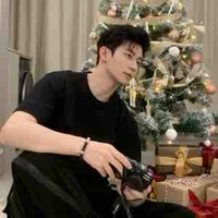 Lục Thần(anh họ nu9)